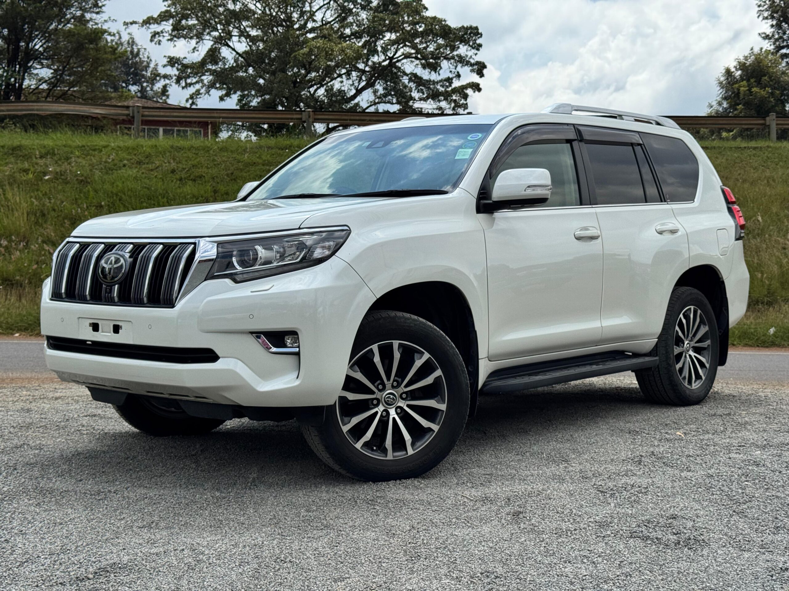 2018 – Toyota Land Cruiser Prado TX -White