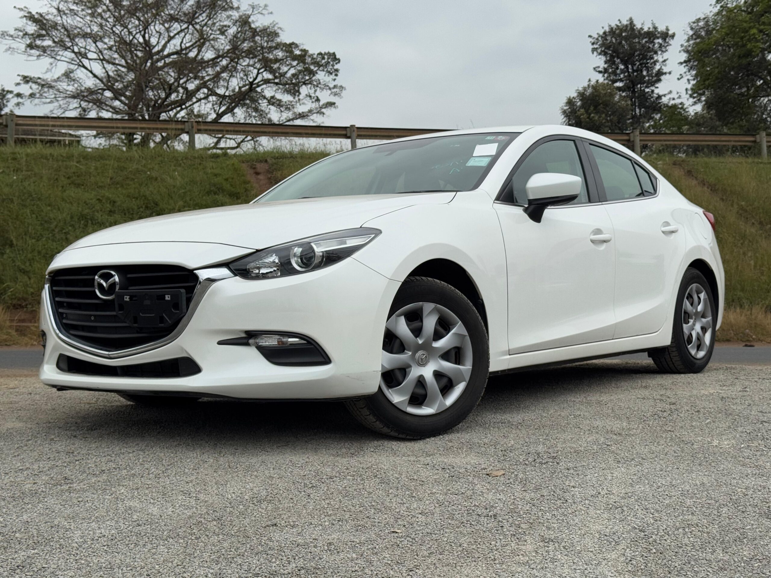 2018 – Mazda Axela – White
