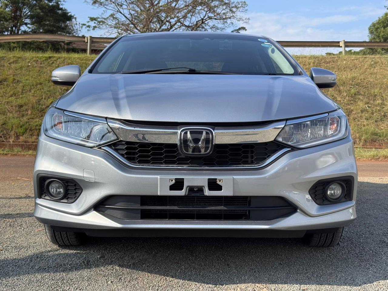 2019 – Honda Grace – Silver