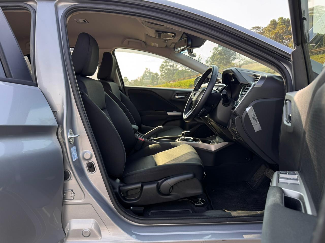 2019 – Honda Grace – Silver