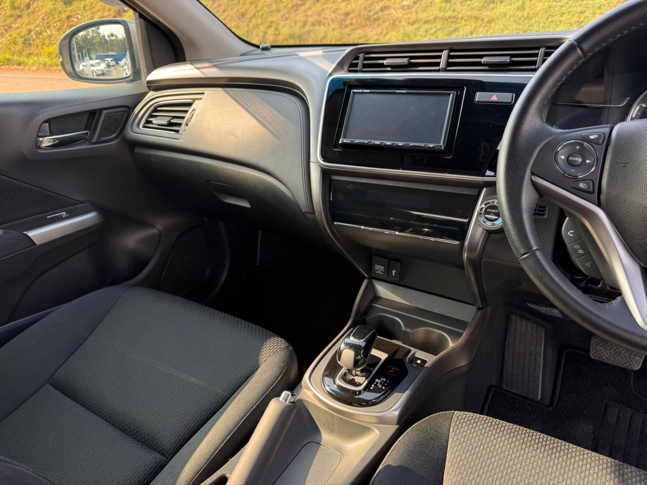 2019 – Honda Grace – Silver