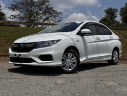 2018 – Honda Grace Hybrid – White