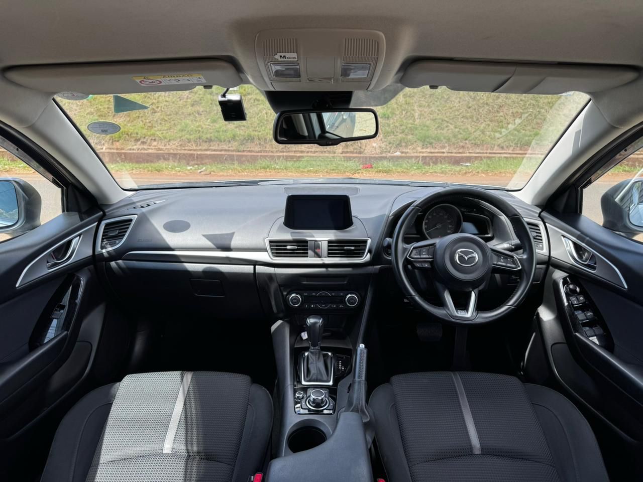 2019 – Mazda Axela – Silver