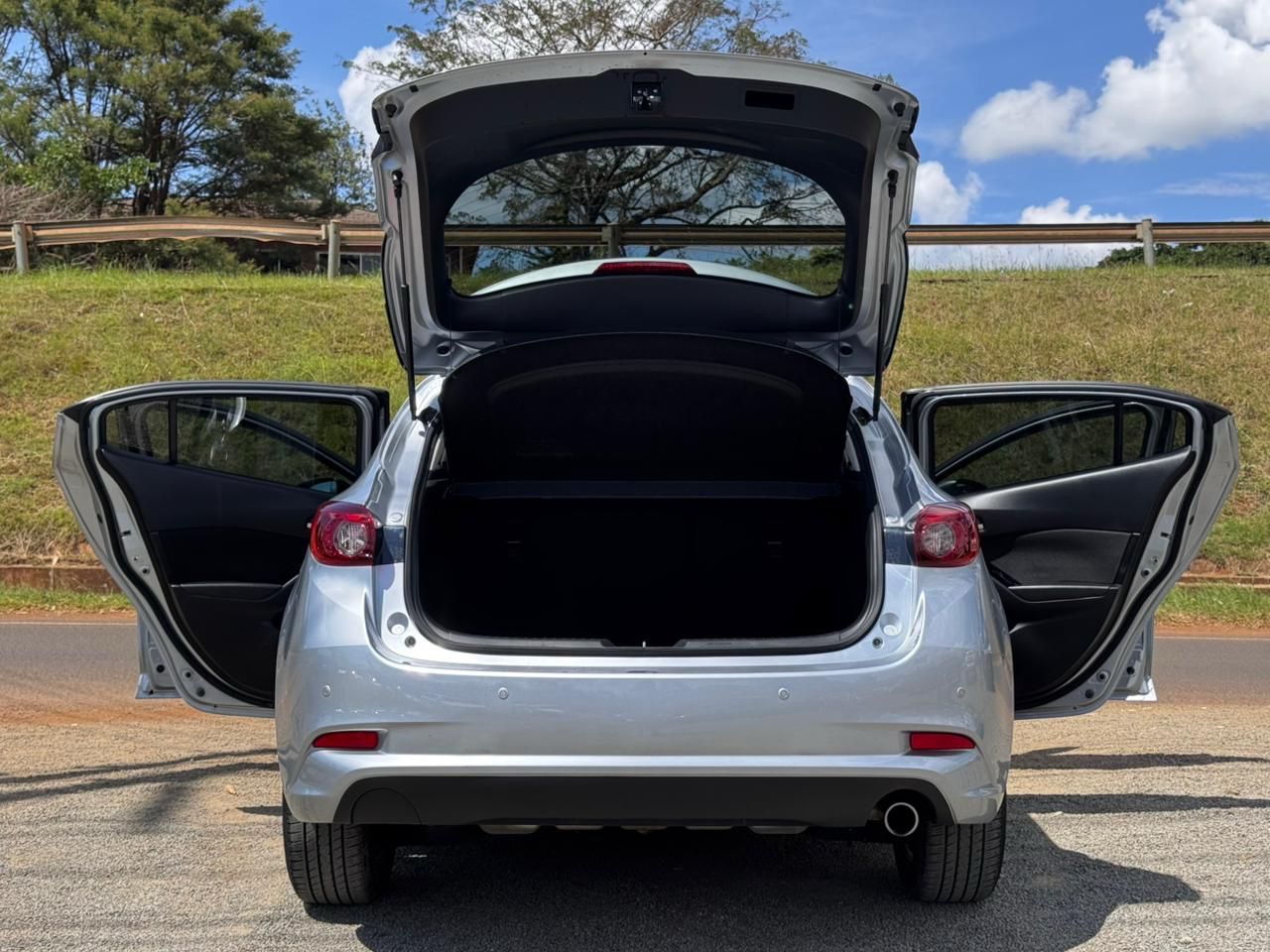 2019 – Mazda Axela – Silver