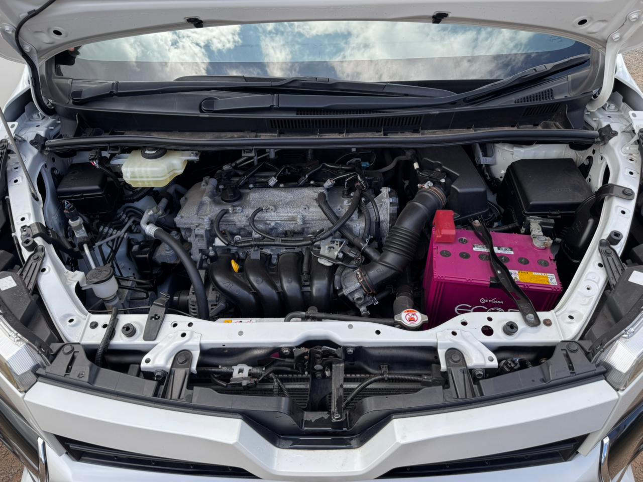 2018 – Toyota Voxy – Pearl White