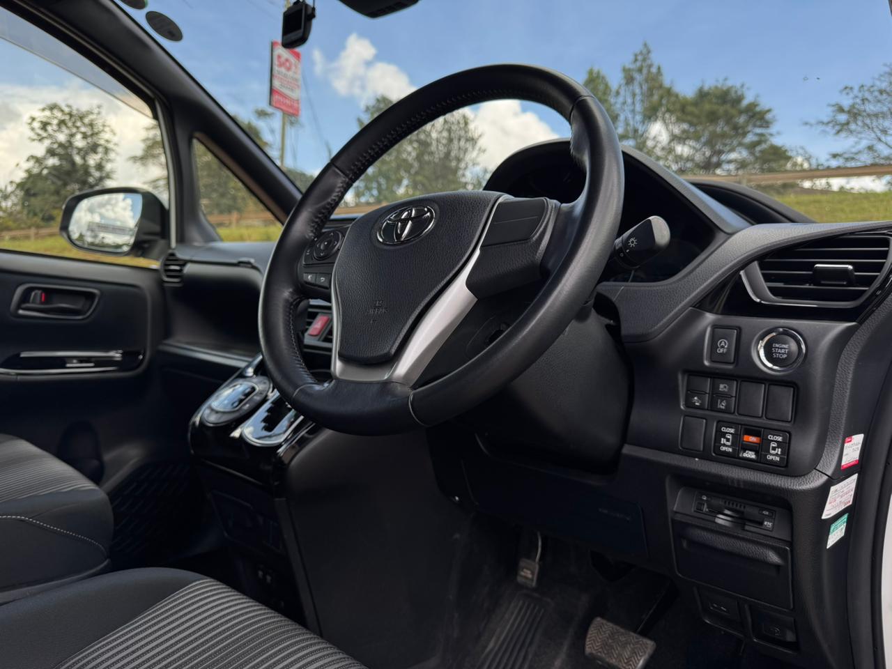 2018 – Toyota Voxy – Pearl White