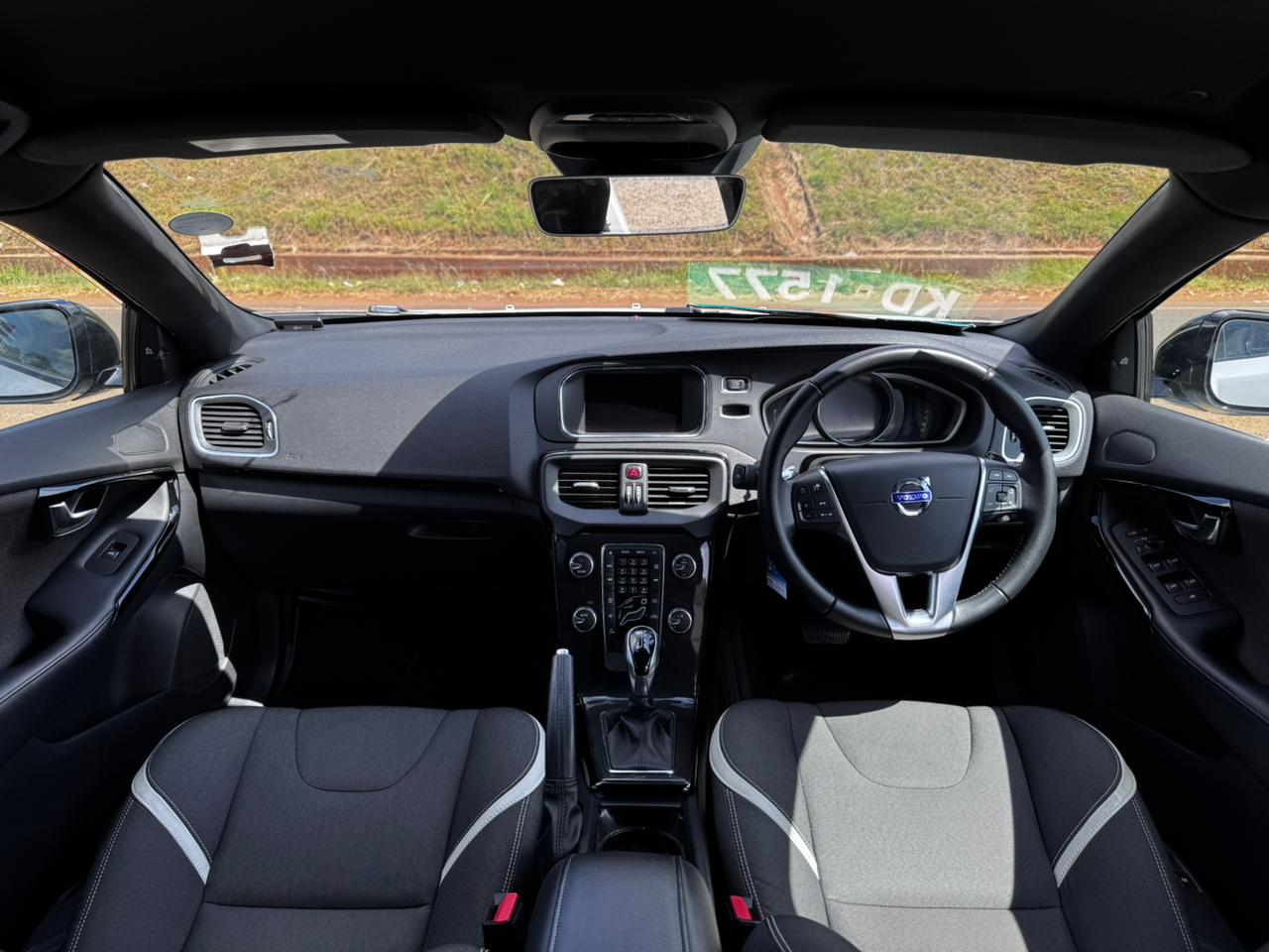 2019 – Volvo V40 – White