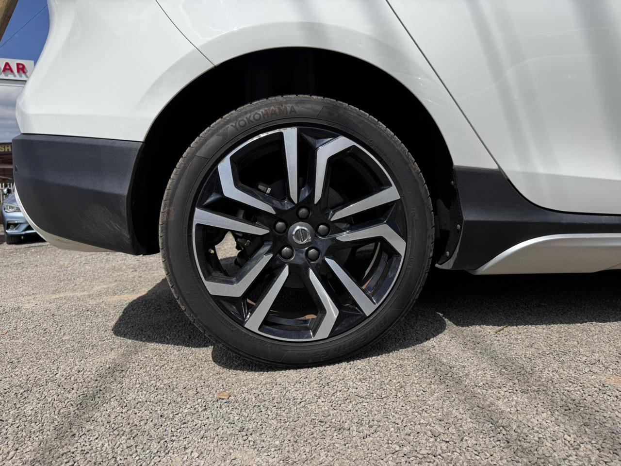 2019 – Volvo V40 – White