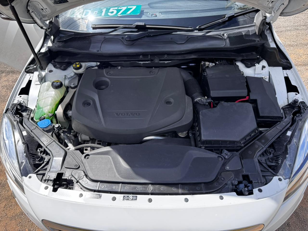 2019 – Volvo V40 – White