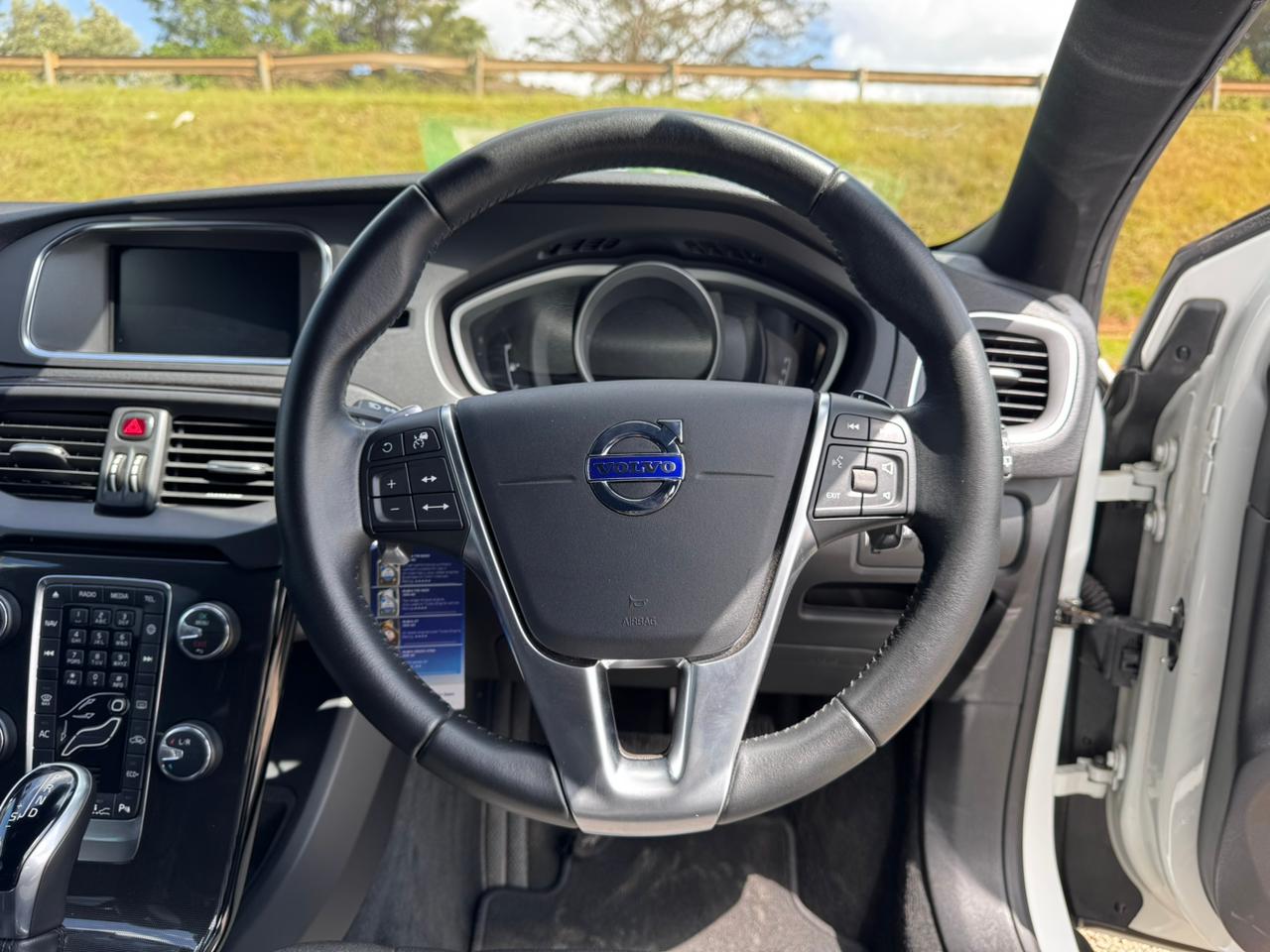 2019 – Volvo V40 – White