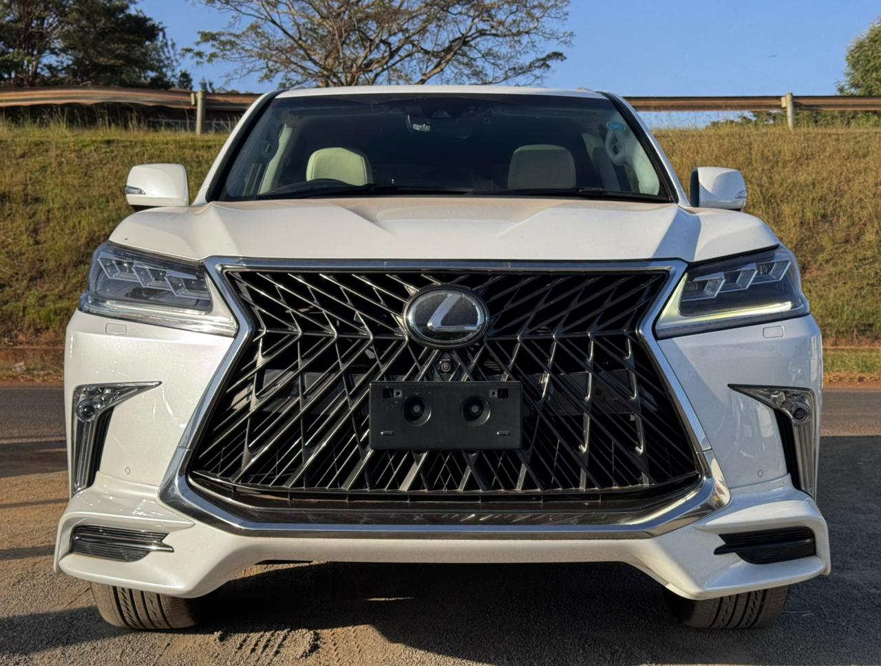 2018 – Lexus LX570 – White