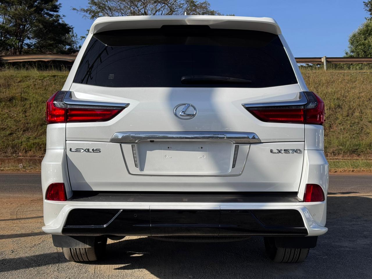 2018 – Lexus LX570 – White