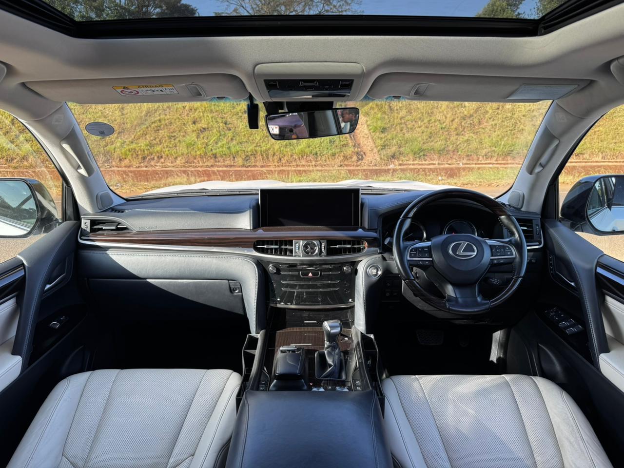 2018 – Lexus LX570 – White