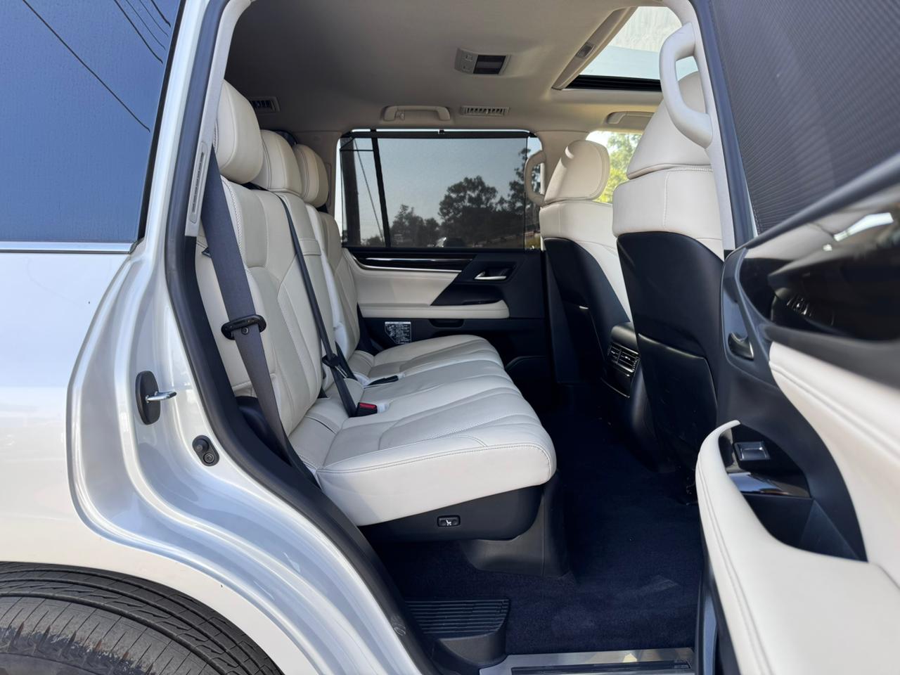 2018 – Lexus LX570 – White