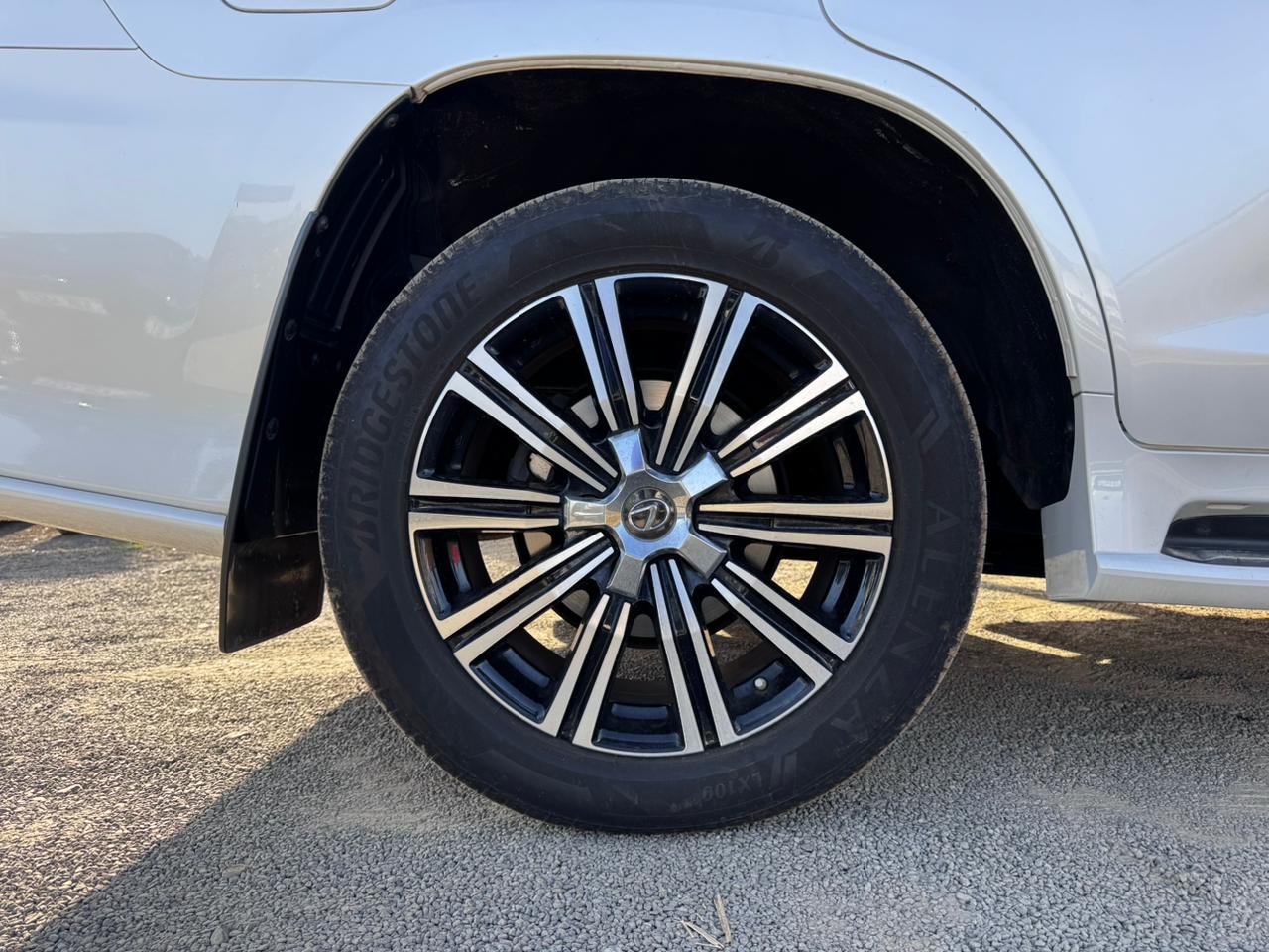 2018 – Lexus LX570 – White