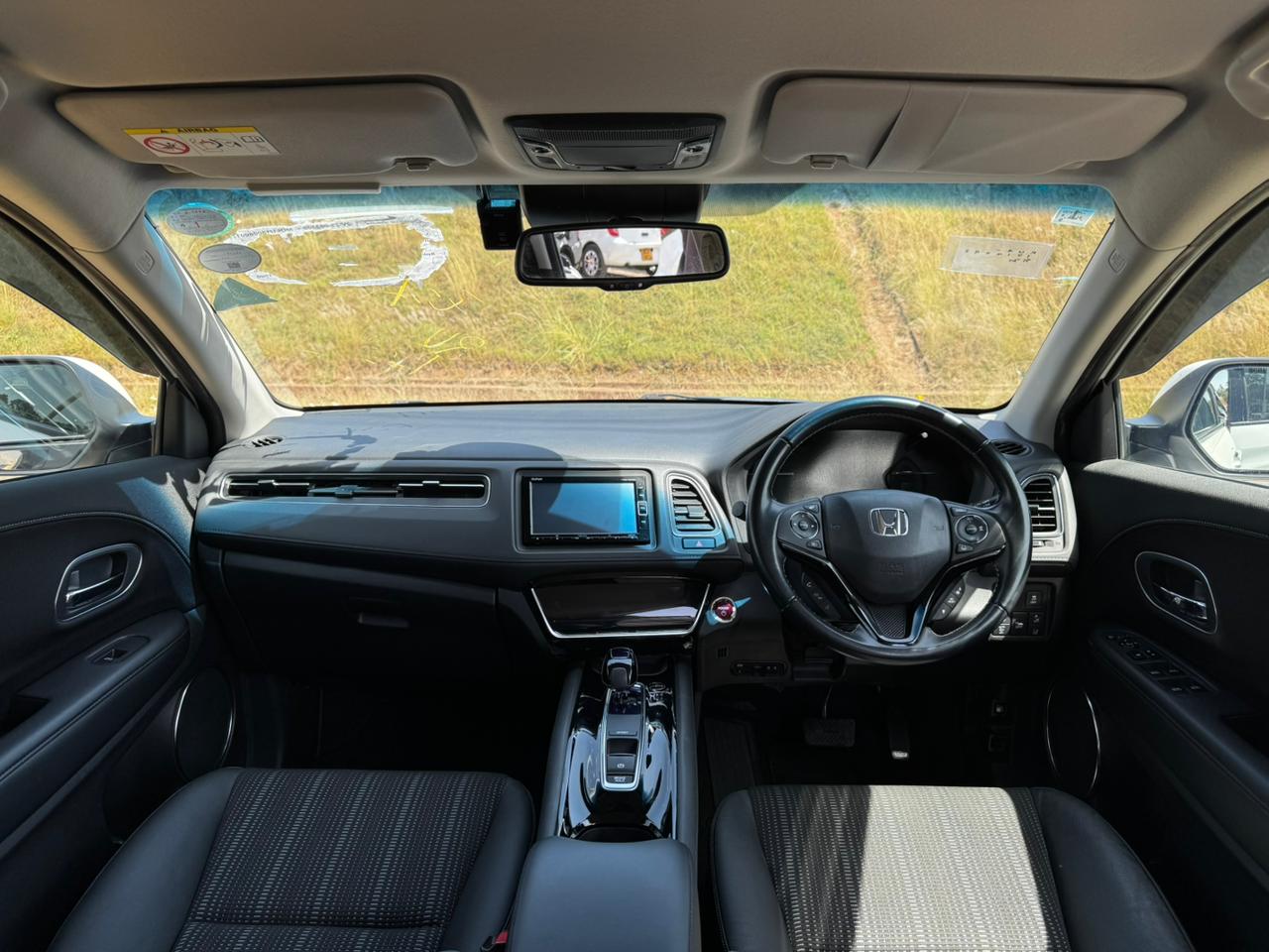 2018 – Honda Vezel(Hybrid) – White