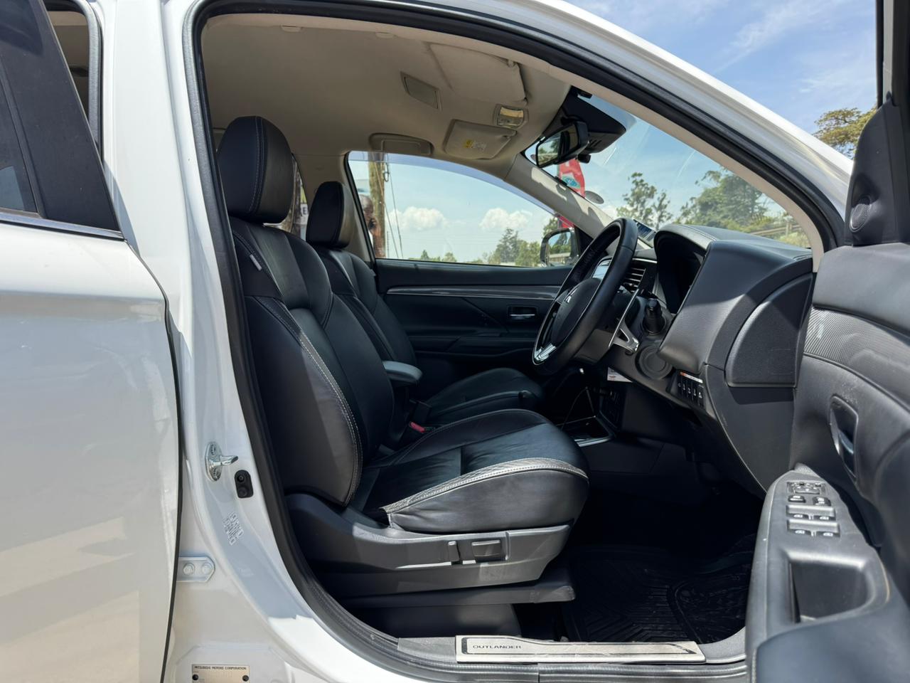 2018 – Mitsubishi Outlander – White