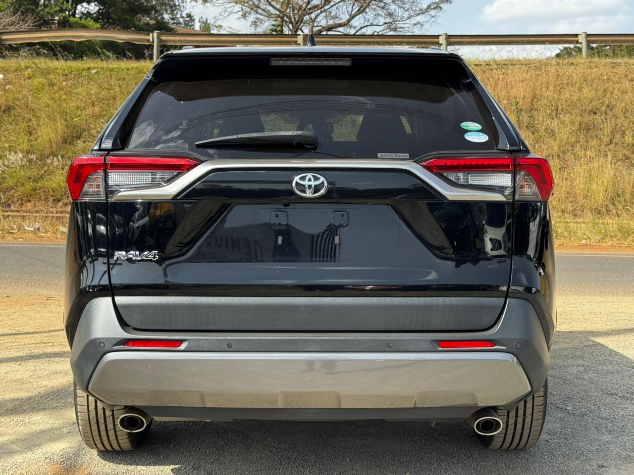 2020 – Toyota RAV4 (Hybrid) – Black