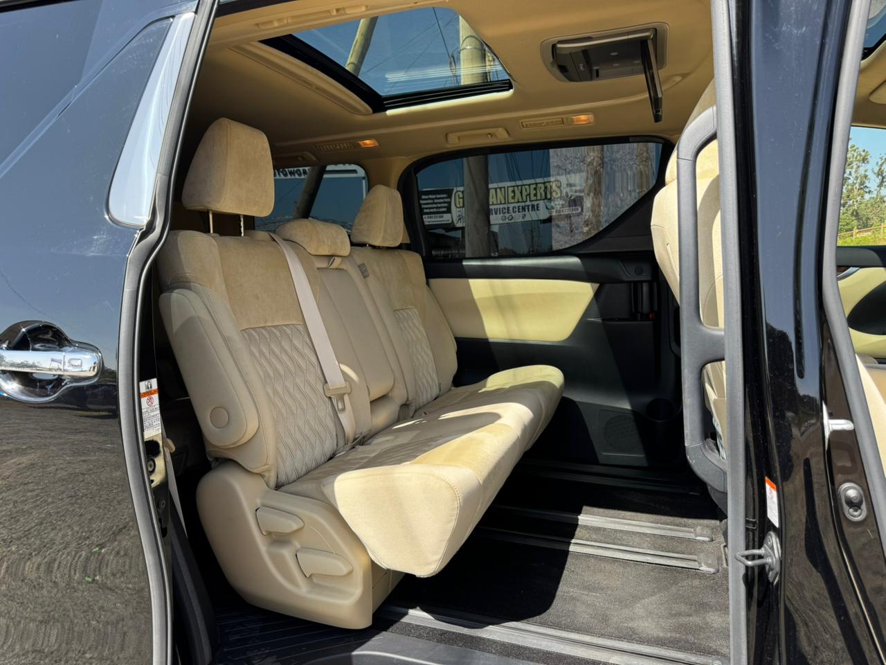 2019 – Toyota Alphard – Black