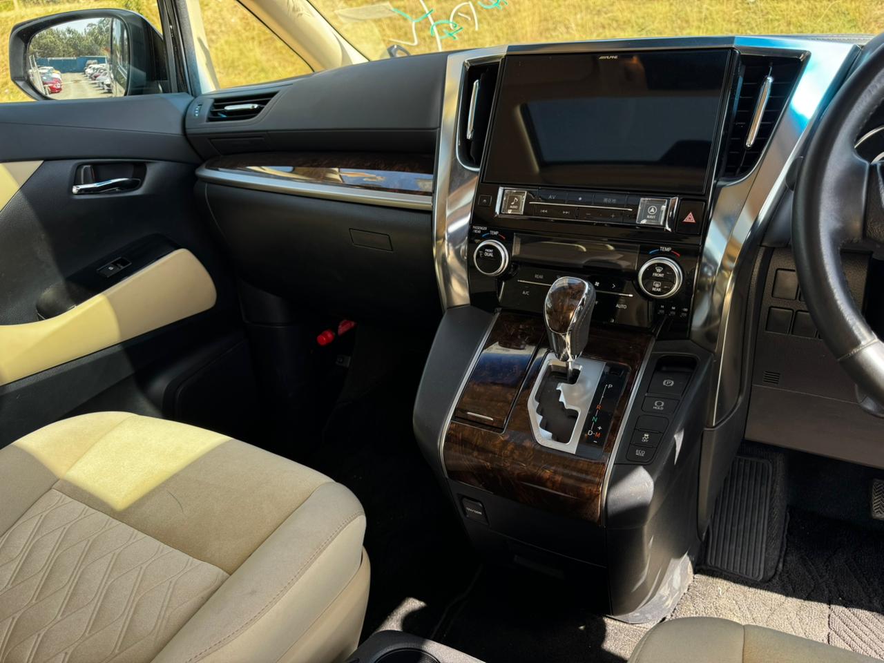 2019 – Toyota Alphard – Black