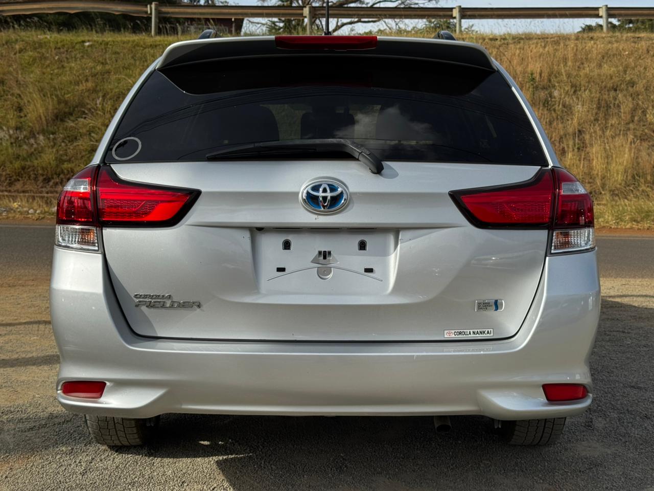 2018 – Toyota Fielder Hybrid – Silver