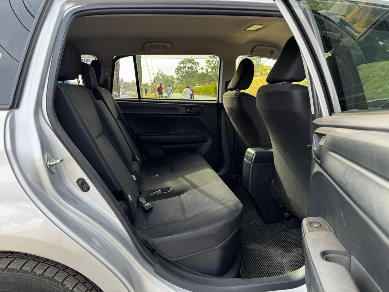 2018 – Toyota Fielder Hybrid – Silver