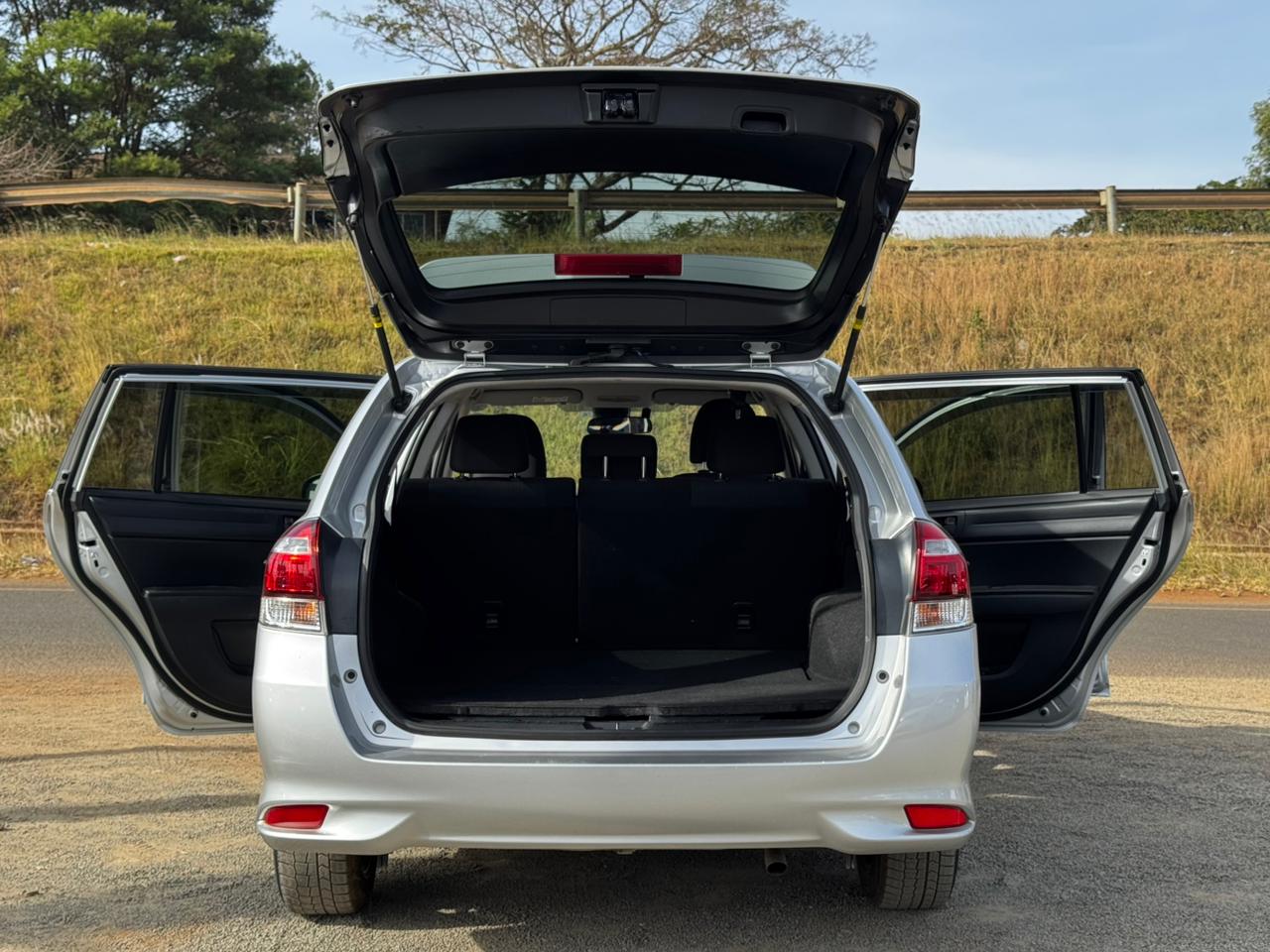 2018 – Toyota Fielder Hybrid – Silver