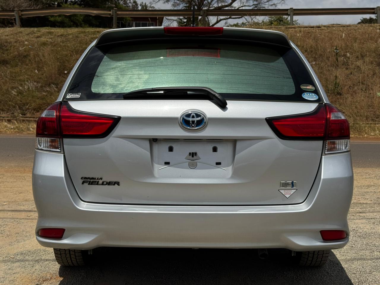 2018 – Toyota Fielder Hybrid – Silver