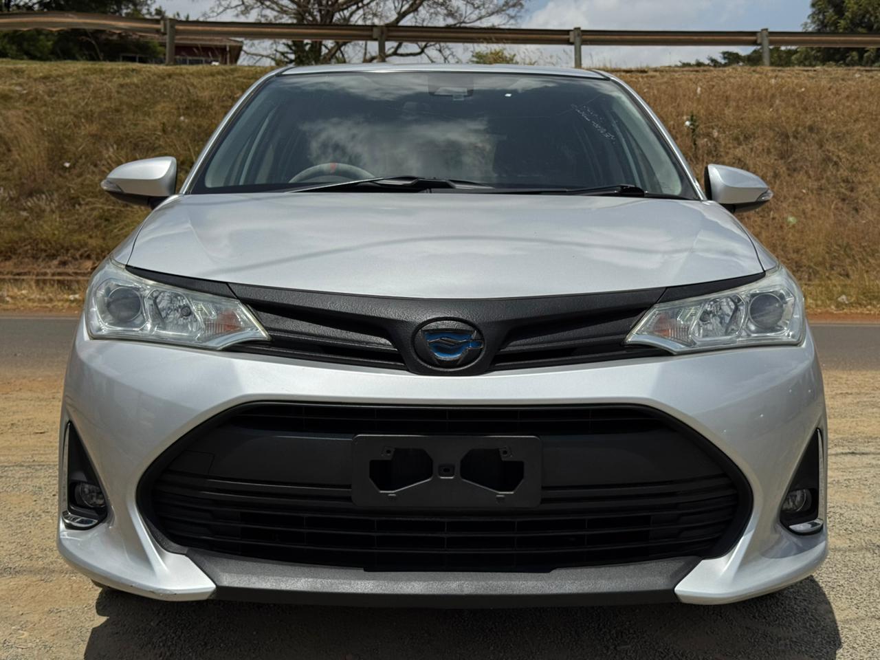 2018 – Toyota Fielder Hybrid – Silver