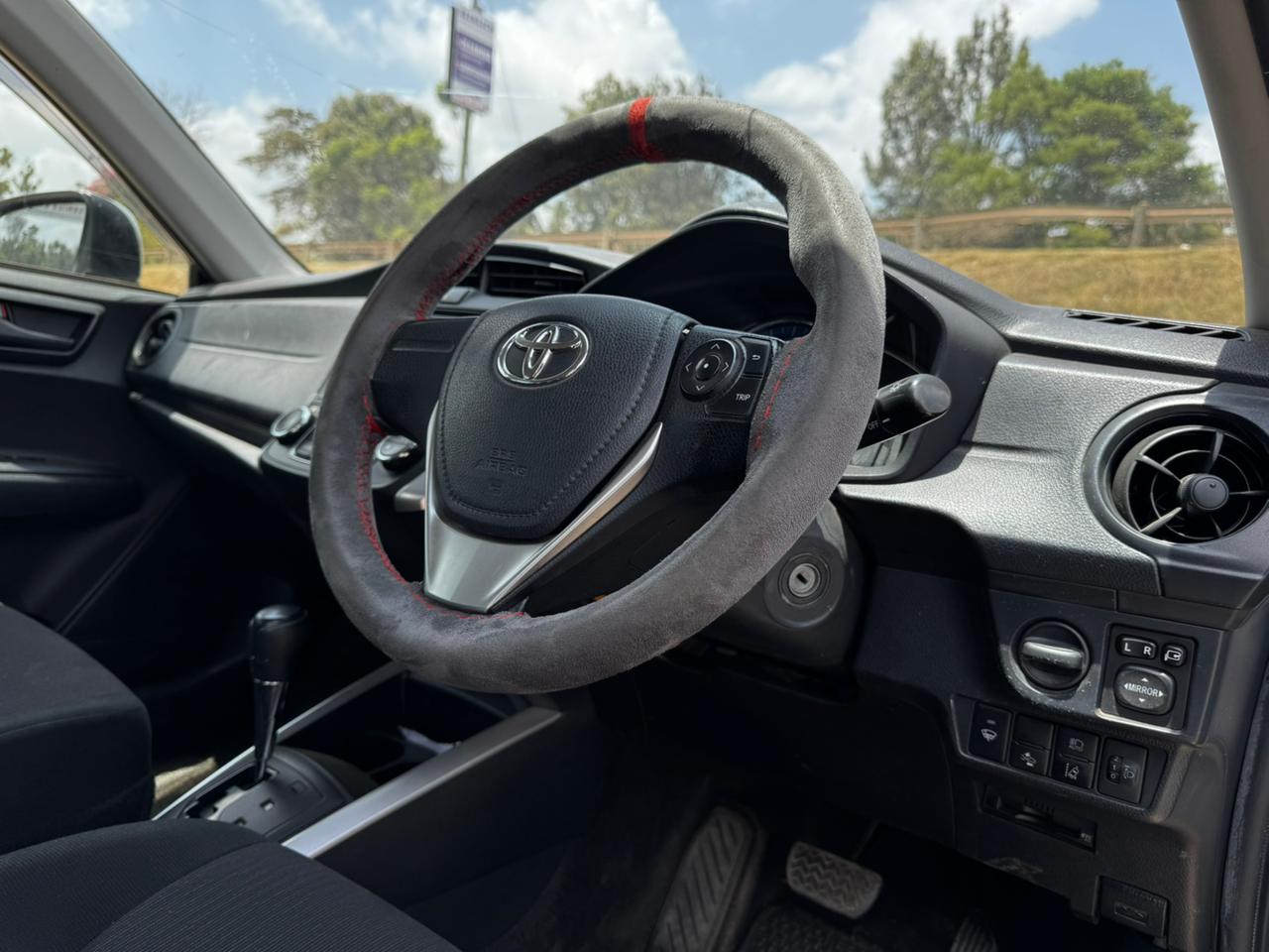 2018 – Toyota Fielder Hybrid – Silver