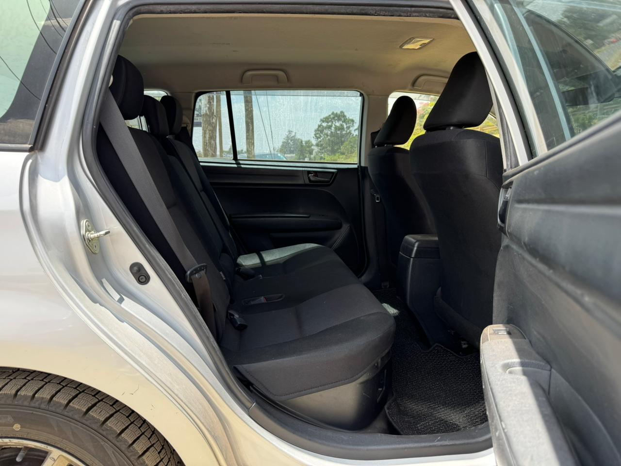 2018 – Toyota Fielder Hybrid – Silver