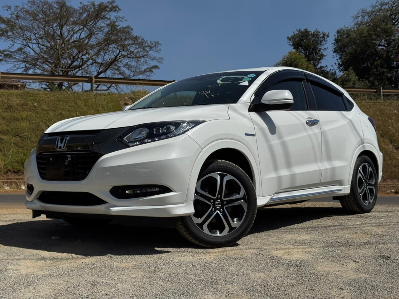 2018 – Honda Vezel(Hybrid) – White