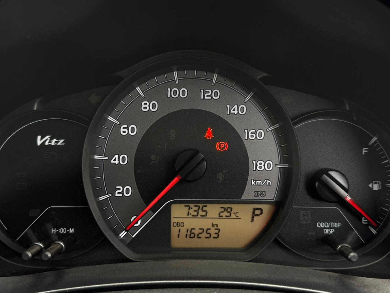 2018 – Toyota Vitz – Silver