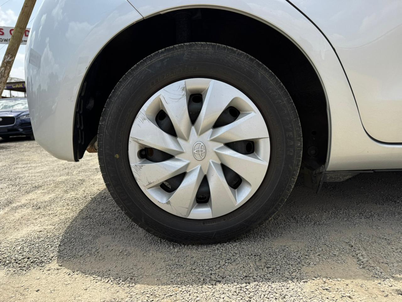 2018 – Toyota Vitz – Silver