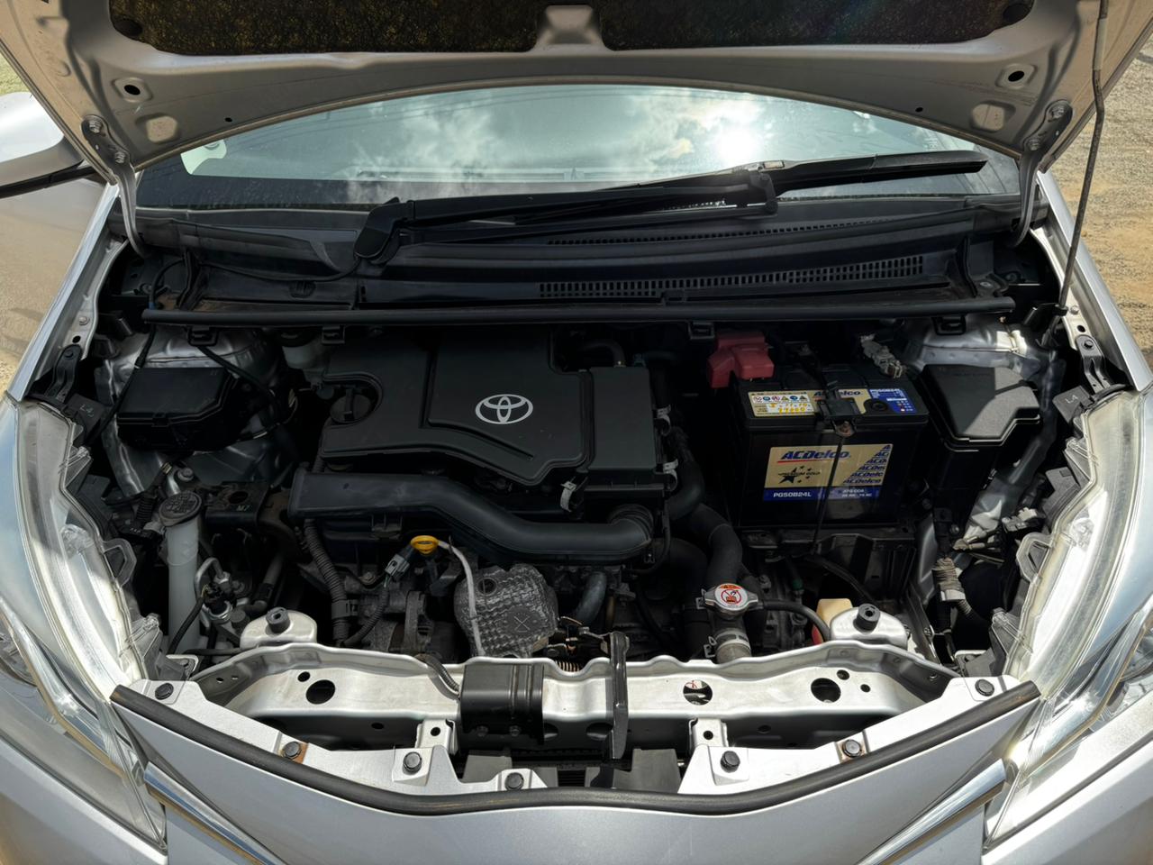 2018 – Toyota Vitz – Silver