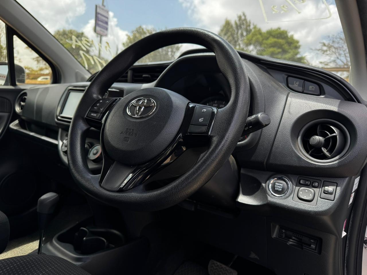 2018 – Toyota Vitz – Silver