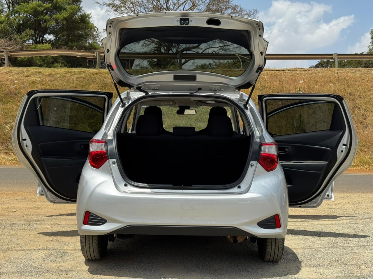 2018 – Toyota Vitz – Silver