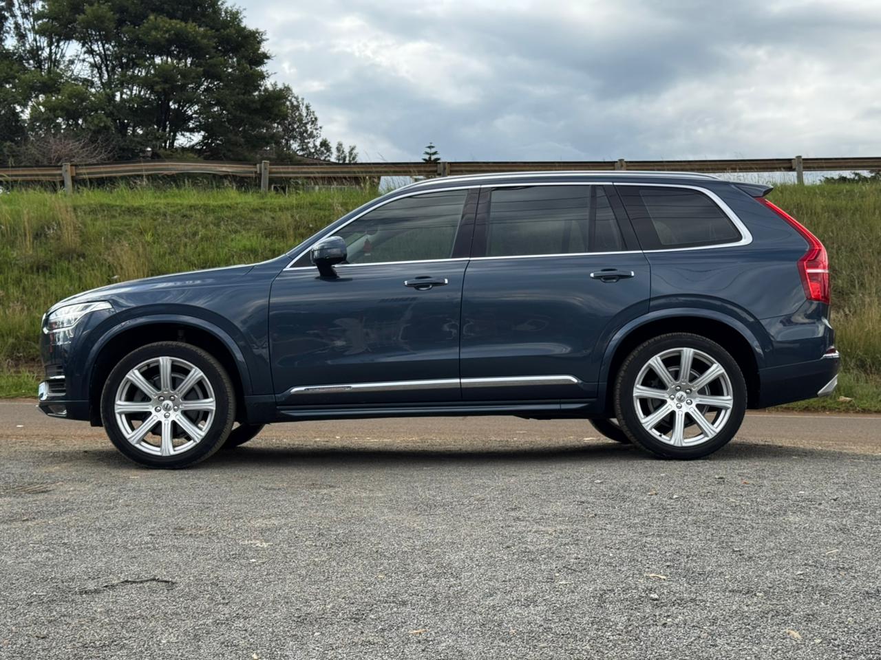 2018- Volvo XC90 T6- Blue
