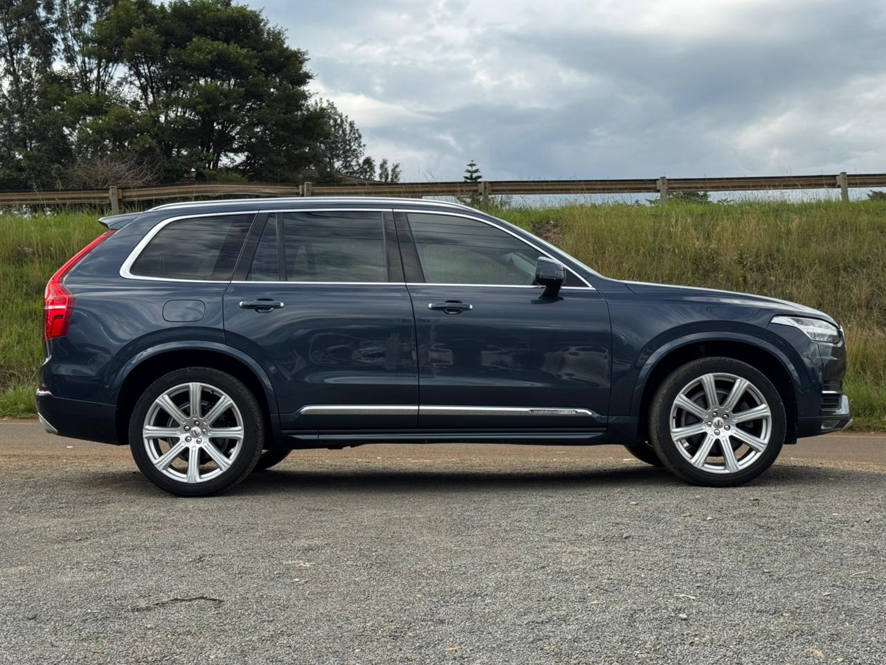 2018- Volvo XC90 T6- Blue
