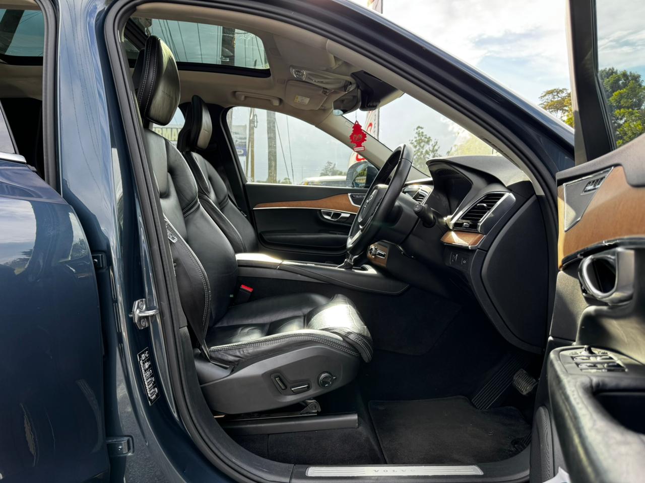 2018- Volvo XC90 T6- Blue