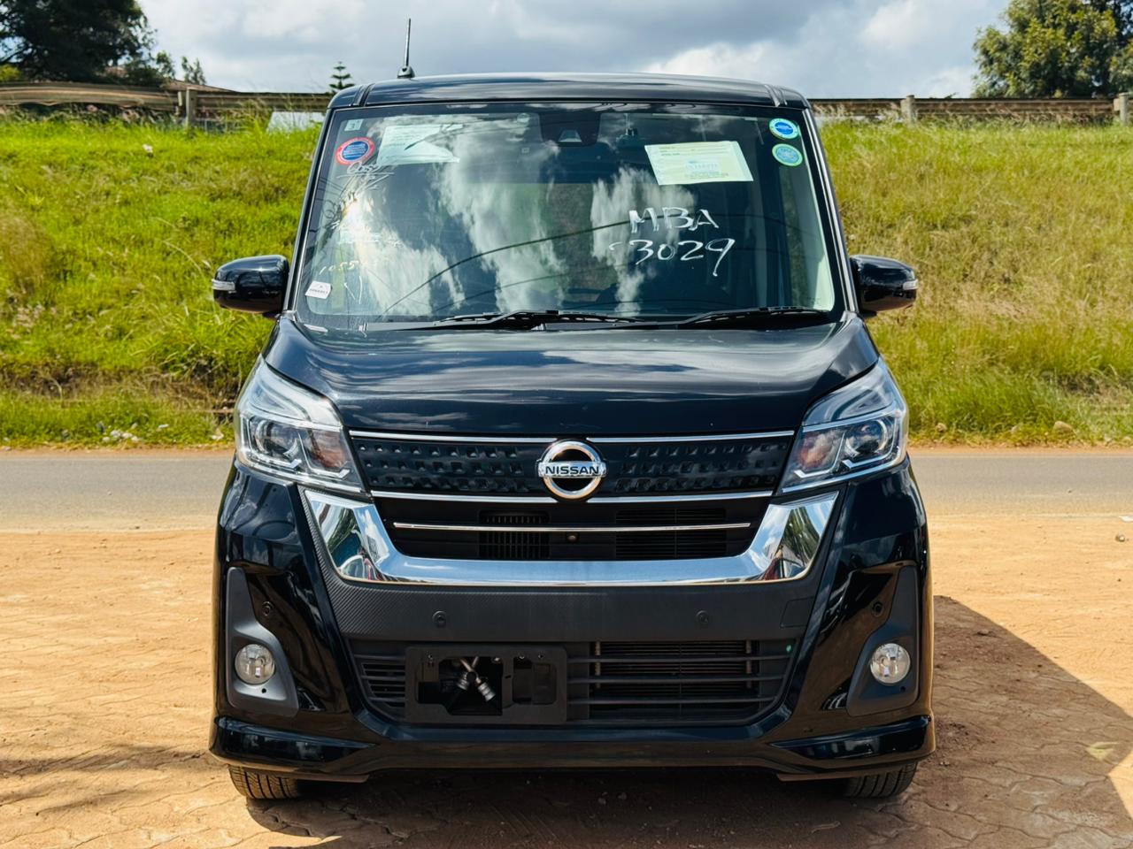 2019- Nissan Days Roox – Black