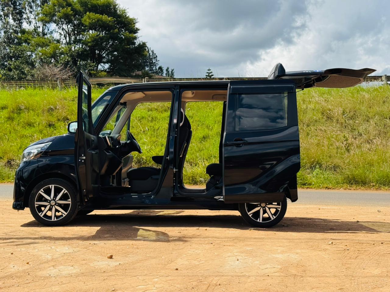 2019- Nissan Days Roox – Black