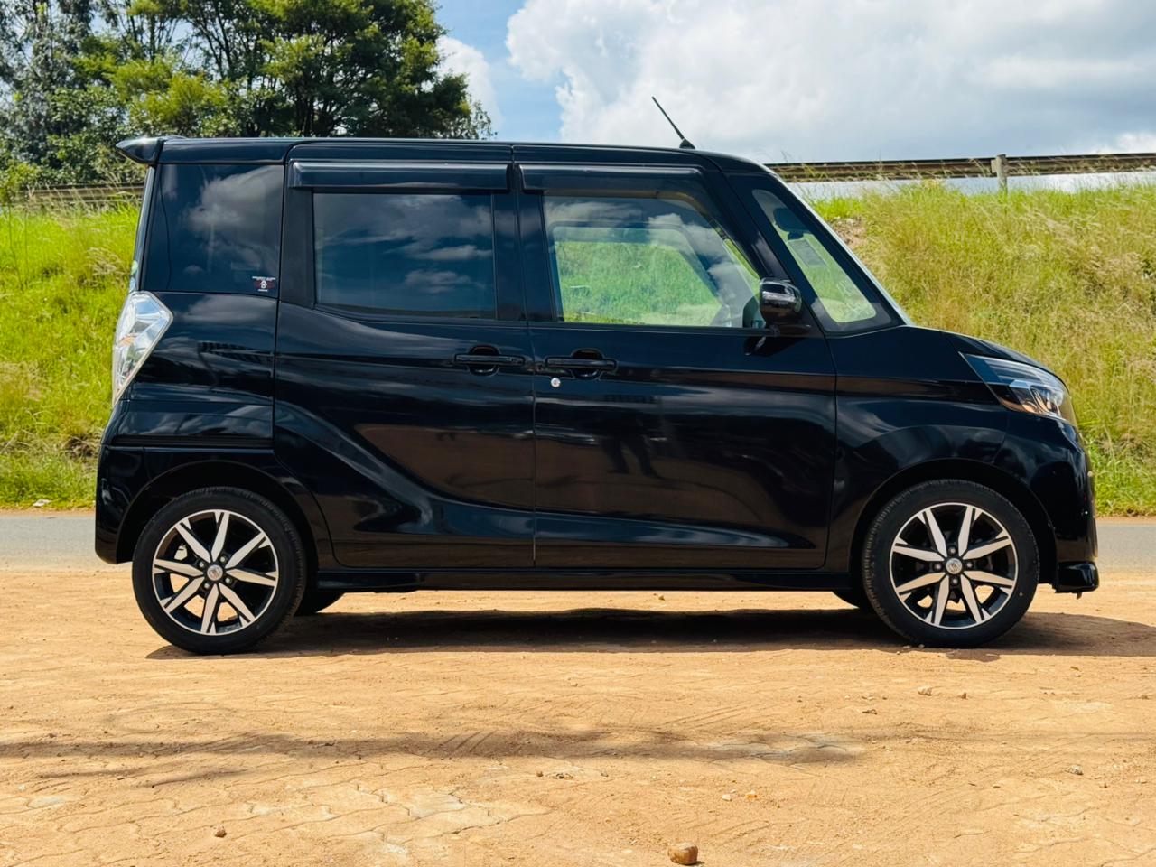 2019- Nissan Days Roox – Black