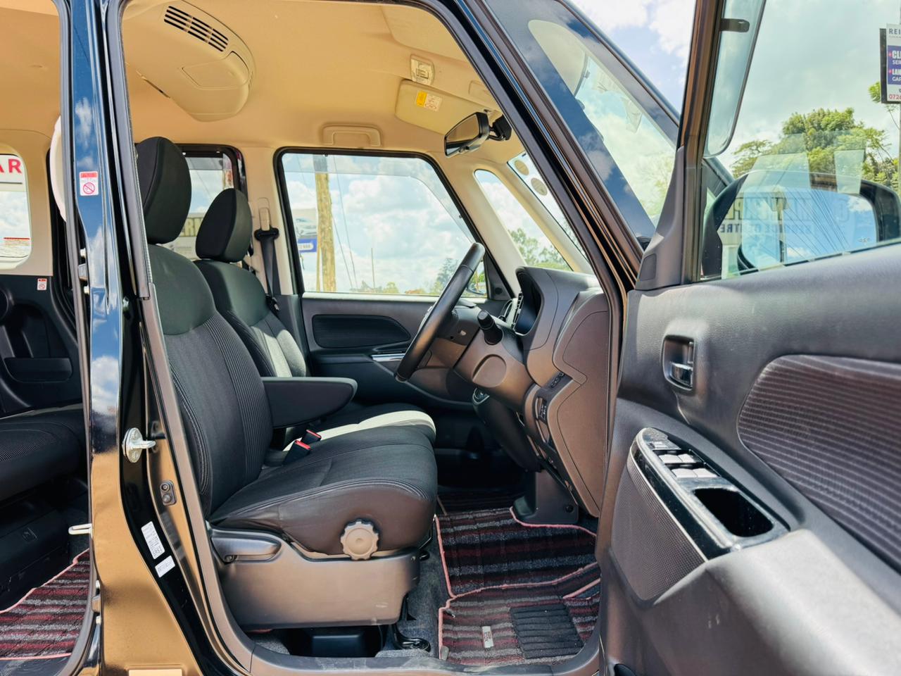 2019- Nissan Days Roox – Black