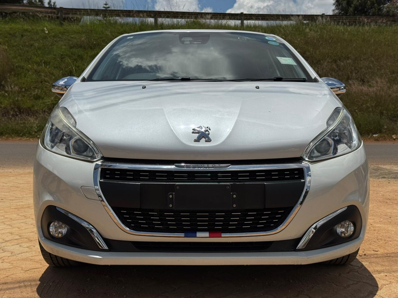 2019-Peugeot 208 – White