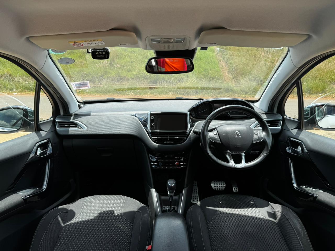 2019-Peugeot 208 – White