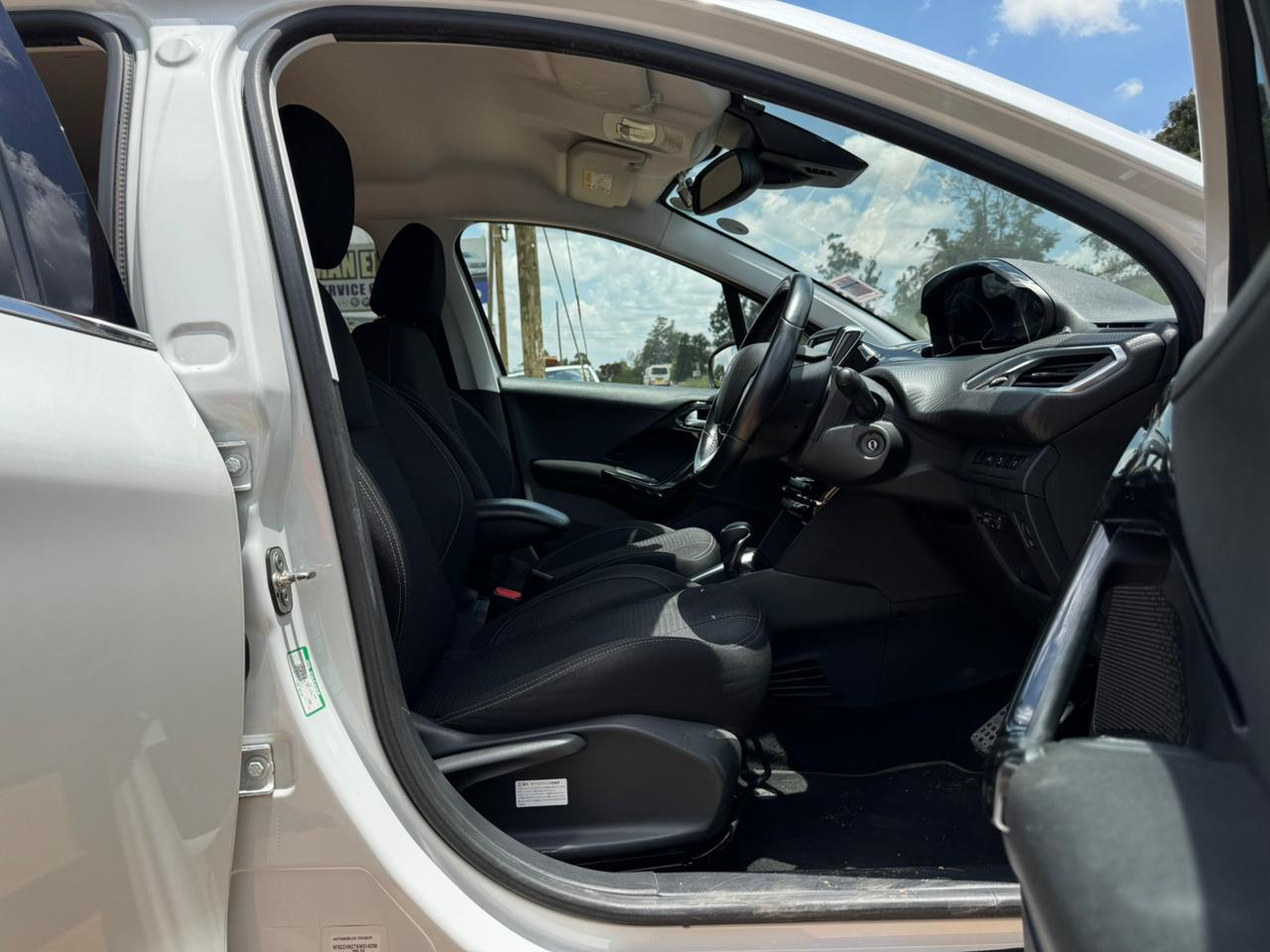 2019-Peugeot 208 – White