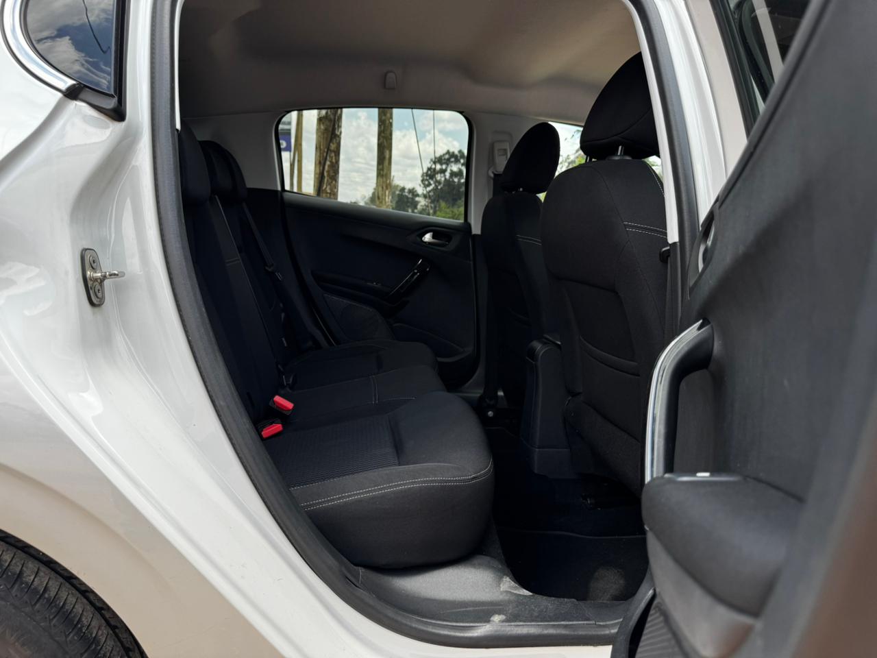 2019-Peugeot 208 – White