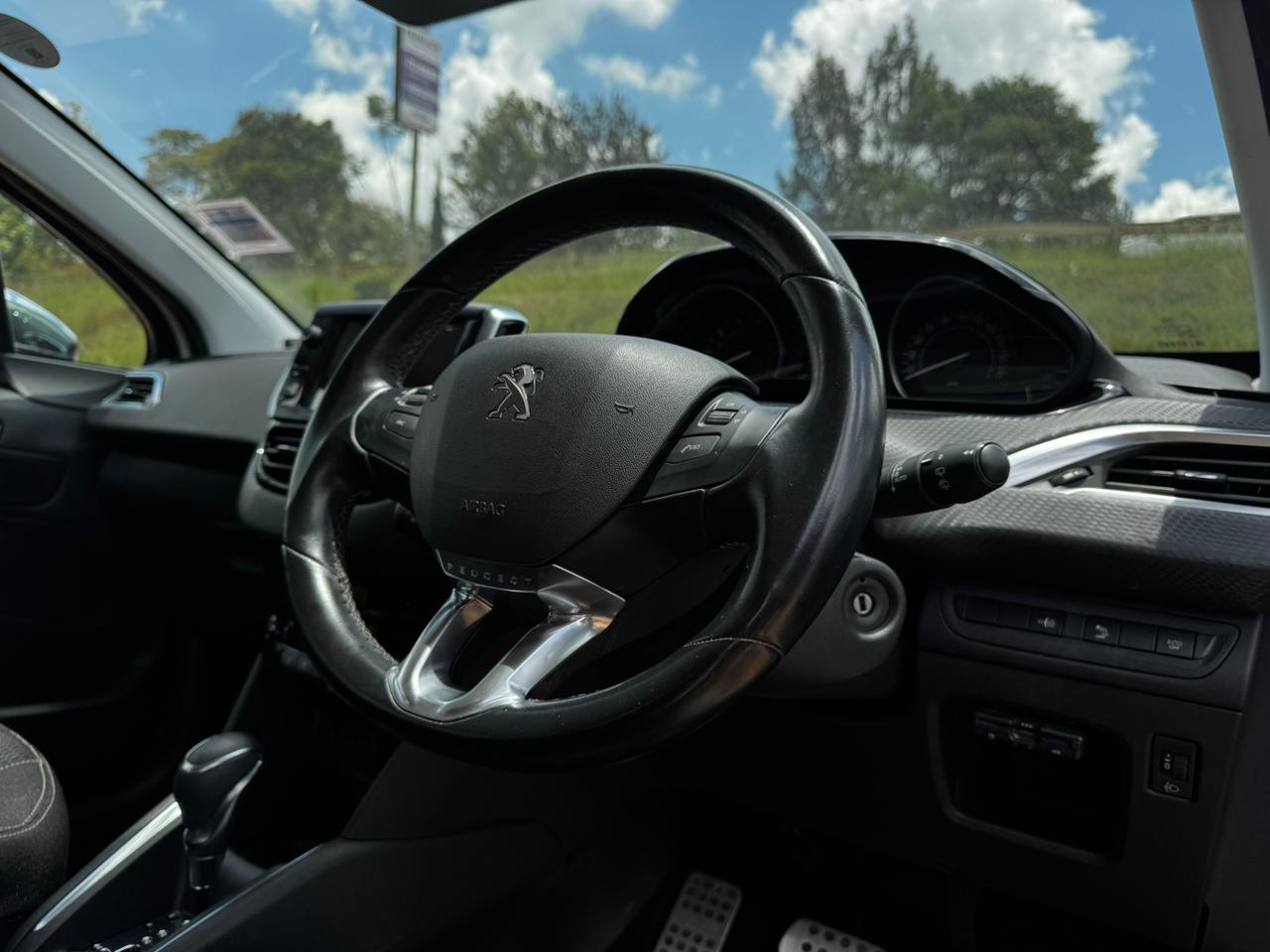 2019-Peugeot 208 – White