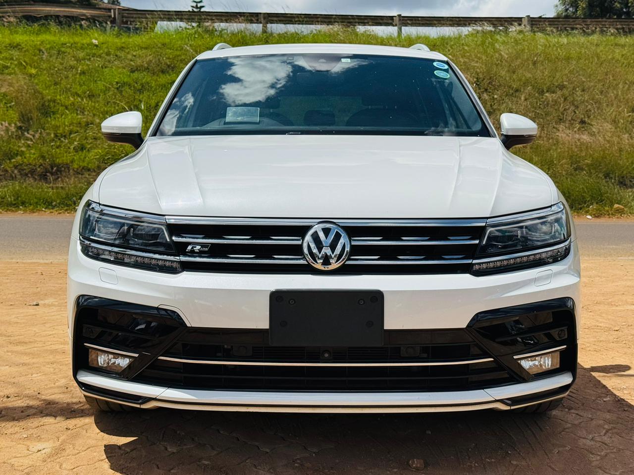2018- Volkswagen Tiguan R -White